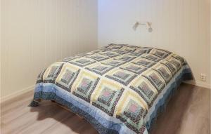 Ένα ή περισσότερα κρεβάτια σε δωμάτιο στο Awesome Apartment In Sandeid With Wifi