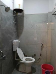 Kúpeľňa v ubytovaní Hotel Nandan - 800 Metres Away From Ram Mandir Ayodhaya