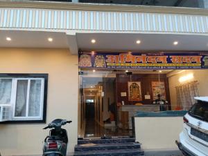Jazda na bicykli v okolí ubytovania Hotel Nandan - 800 Metres Away From Ram Mandir Ayodhaya