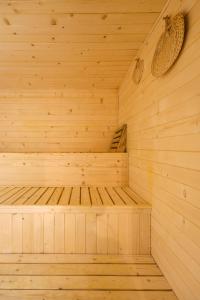 Gallery image of Najwyzej - domek z sauną w Gródku nad Dunajcem nad Jeziorem Rożnowskim in Gródek Nad Dunajcem