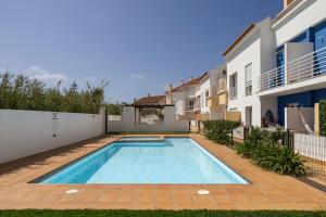 a swimming pool in the courtyard of a house at Baleal Oceanviews in Ferrel