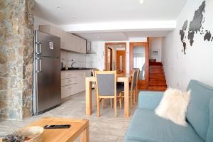 Nhà bếp/bếp nhỏ tại Depto Nómades, con vista directa a la cascada - Ayres del Bosque Alojamientos +34 ảnh