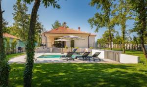 Hồ bơi trong/gần Villa Marija by Villsy