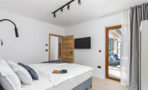 Giường trong phòng chung tại Villa Marija by Villsy +45 ảnh