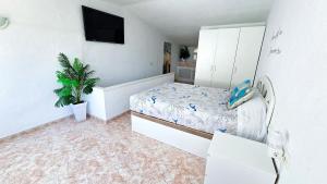 Łóżko lub łóżka w pokoju w obiekcie Dúplex con vistas al mar, playa y puerto a pasos