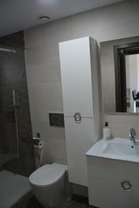 Kúpeľňa v ubytovaní ROMERO APARTMENTS-ARENALES DEL SOL