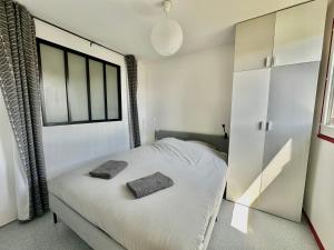 Posteľ alebo postele v izbe v ubytovaní Capucine, duplex à 5 min plage