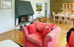 Χώρος καθιστικού στο Nice Home In Älmeboda With Wifi