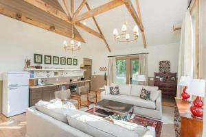 Dapur atau dapur kecil di The Roost at Buckhorn Hollow