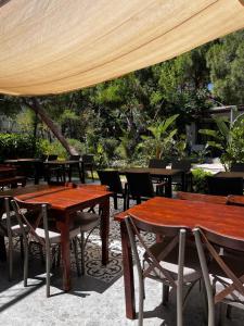 Um restaurante ou outro lugar para comer em ByAKKAN HOTEL