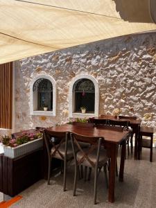 Uma área de estar em ByAKKAN HOTEL