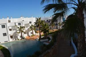Bazén v ubytovaní ROMERO APARTMENTS-ARENALES DEL SOL alebo v jeho blízkosti