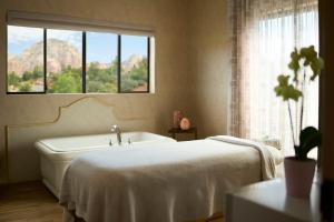 Letto o letti in una camera di The Wilde Resort and Spa