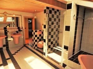 Koupelna v ubytování Hotel Königsseer Hof + 37 fotografií