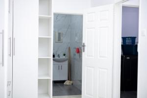 Koupelna v ubytování Parresia Haven + 10 fotografií