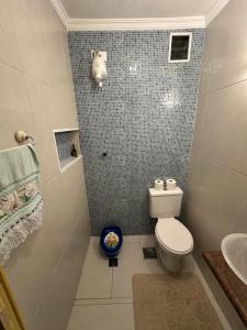 Un baño de Apartamento com Hidromassagem próximo a praia da enseada