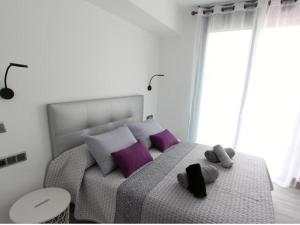 A bed or beds in a room at Edificio Resort Gran8Nerja Még 37 kép