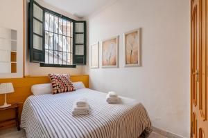 Postel nebo postele na pokoji v ubytování GY Apartamento en Casa Sevillana junto a las Setas
