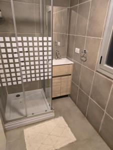 a bathroom with a shower and a sink at Puesto El Arroyito in Tunuyán +45 photos