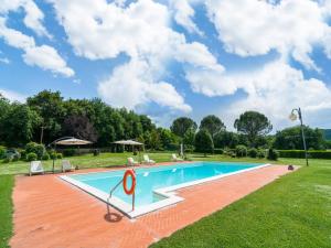 The swimming pool at or close to Aesthetic Farmhouse in Bucine with Barbecue