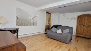 Coin salon dans l'établissement Chalet Ô Lac-Brome, 3ch, 8 personnes
