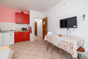 Kuchyň nebo kuchyňský kout v ubytování Apartments Tasa