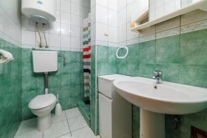 Koupelna v ubytování Apartments Tasa