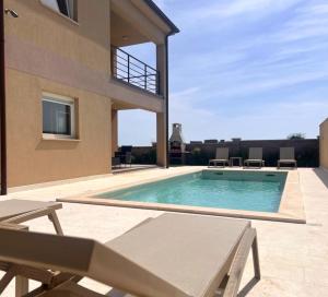 a swimming pool in the backyard of a house at Villa Lavanda in Vodnjan