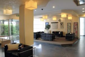 Posezení v ubytování B&B HOTEL First