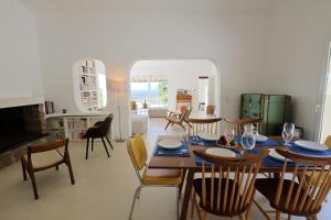 Μια τηλεόραση ή/και κέντρο ψυχαγωγίας στο Villa Luma, 3 Chambres avec Piscine Chauffée