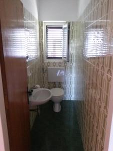 Ένα μπάνιο στο Sea view Nona Apartment +37 φωτογραφίες