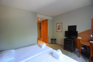 TV a/nebo společenská místnost v ubytování Sleep & Go Brussels Expo Hotel