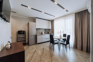 Η κουζίνα ή μικρή κουζίνα στο NEW Chic & Cozy 2-Rooms near Park in Chisinau