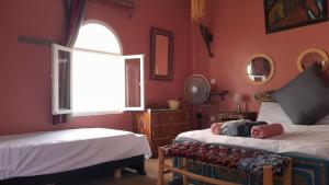 Ένα ή περισσότερα κρεβάτια σε δωμάτιο στο Dar Sam - Red Room