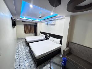 SS Hotel客房内的一张或多张床位