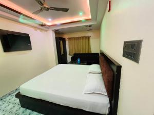 SS Hotel客房内的一张或多张床位