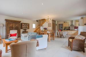 a living room filled with furniture and a kitchen at Ti Nevez in Le Bono