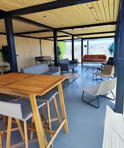 a living room with a wooden table and chairs at 505 ,Depto studio NUEVO!, Boutique in Viña del Mar