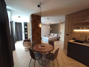 a kitchen and a living room with a table and chairs at Уютно Студио Verde Suites 07 in Blagoevgrad