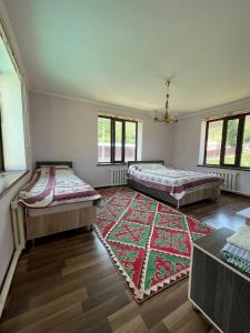 Postel nebo postele na pokoji v ubytování Emir