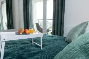 Ένα ή περισσότερα κρεβάτια σε δωμάτιο στο Luxus Apartament Zacumowani