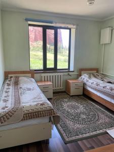 Postel nebo postele na pokoji v ubytování Emir