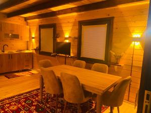 Posezení v ubytování Of Kartepe Bungalov - Taş Ev & İkiz Villalar