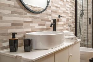 a bathroom with a sink and a mirror at Casa Miramar e Casa Solemar in Santa Teresa Gallura +11 photos
