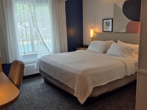 Spark by Hilton Lancaster客房内的一张或多张床位