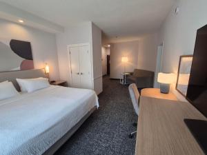 Spark by Hilton Lancaster客房内的一张或多张床位