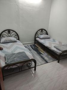 Postel nebo postele na pokoji v ubytování Seri Homestay
