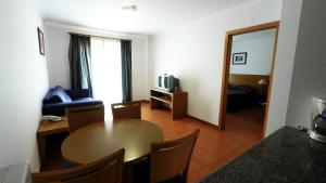 Кът за сядане в Apartamentos Turísticos Vila Praia