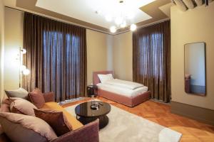 Aare Lodge Attisholz Self Check-in客房内的一张或多张床位
