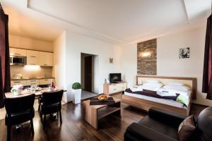 TV a/nebo společenská místnost v ubytování Hotel Garzon Plaza